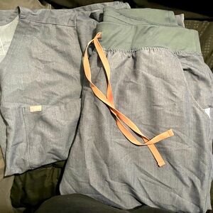 FIGS Women's Heather Navy Scrub Set with Olive Waistband and Coral Drawstring
